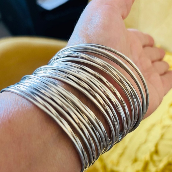 Elegant Silver Denario Bracelet - Picture 5 of 6